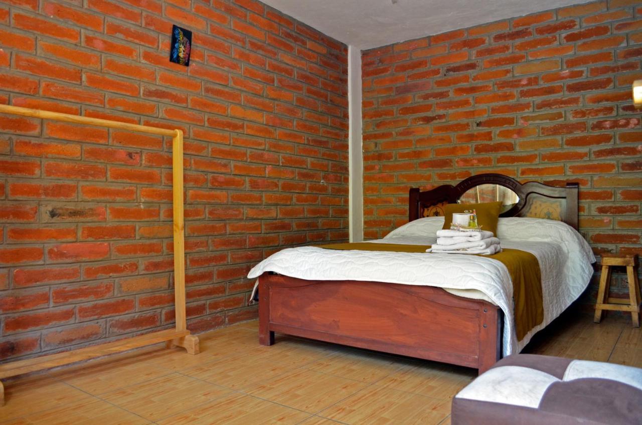 Lagoon Hotel Chugchilán Exteriör bild