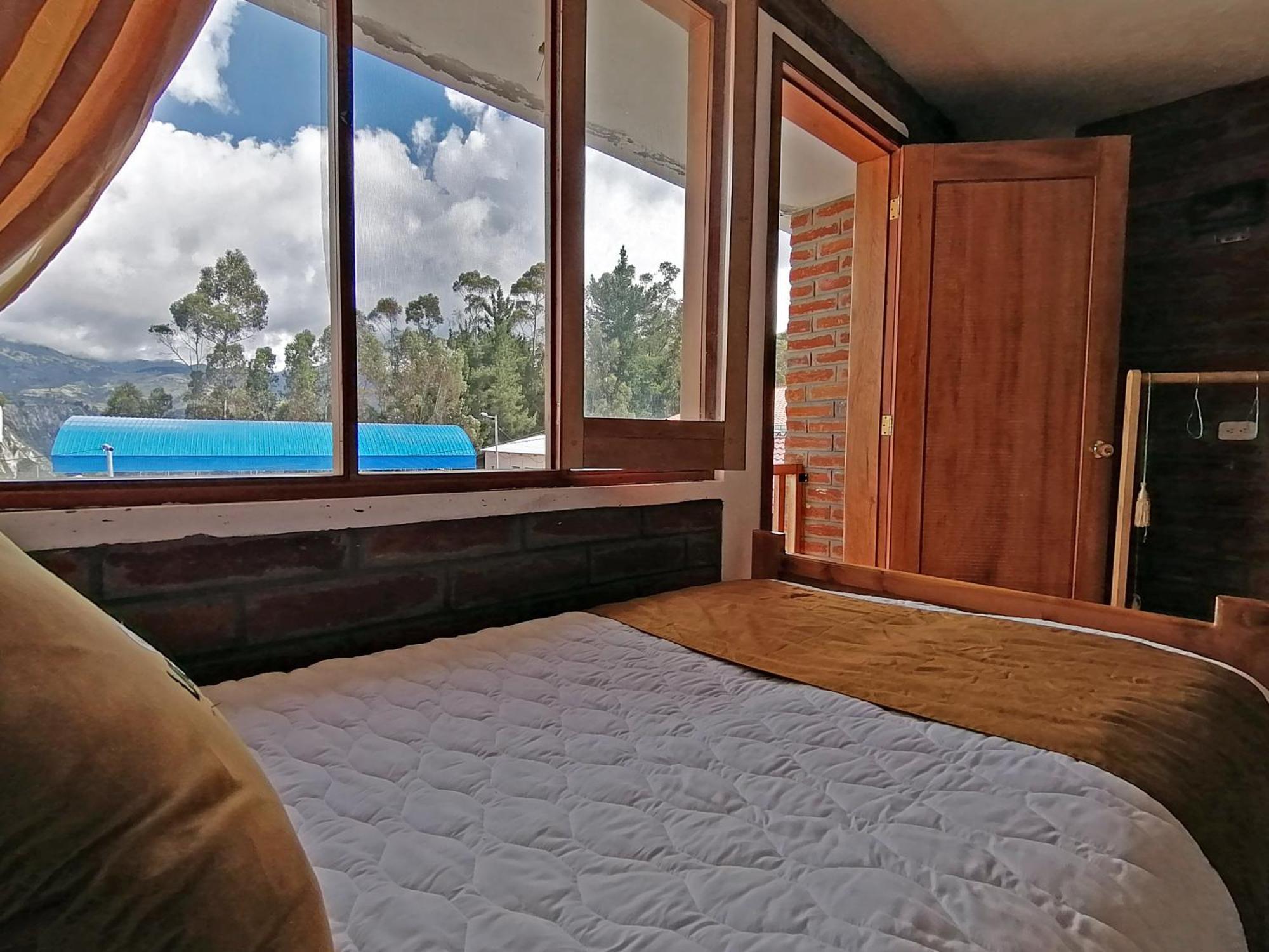 Lagoon Hotel Chugchilán Exteriör bild