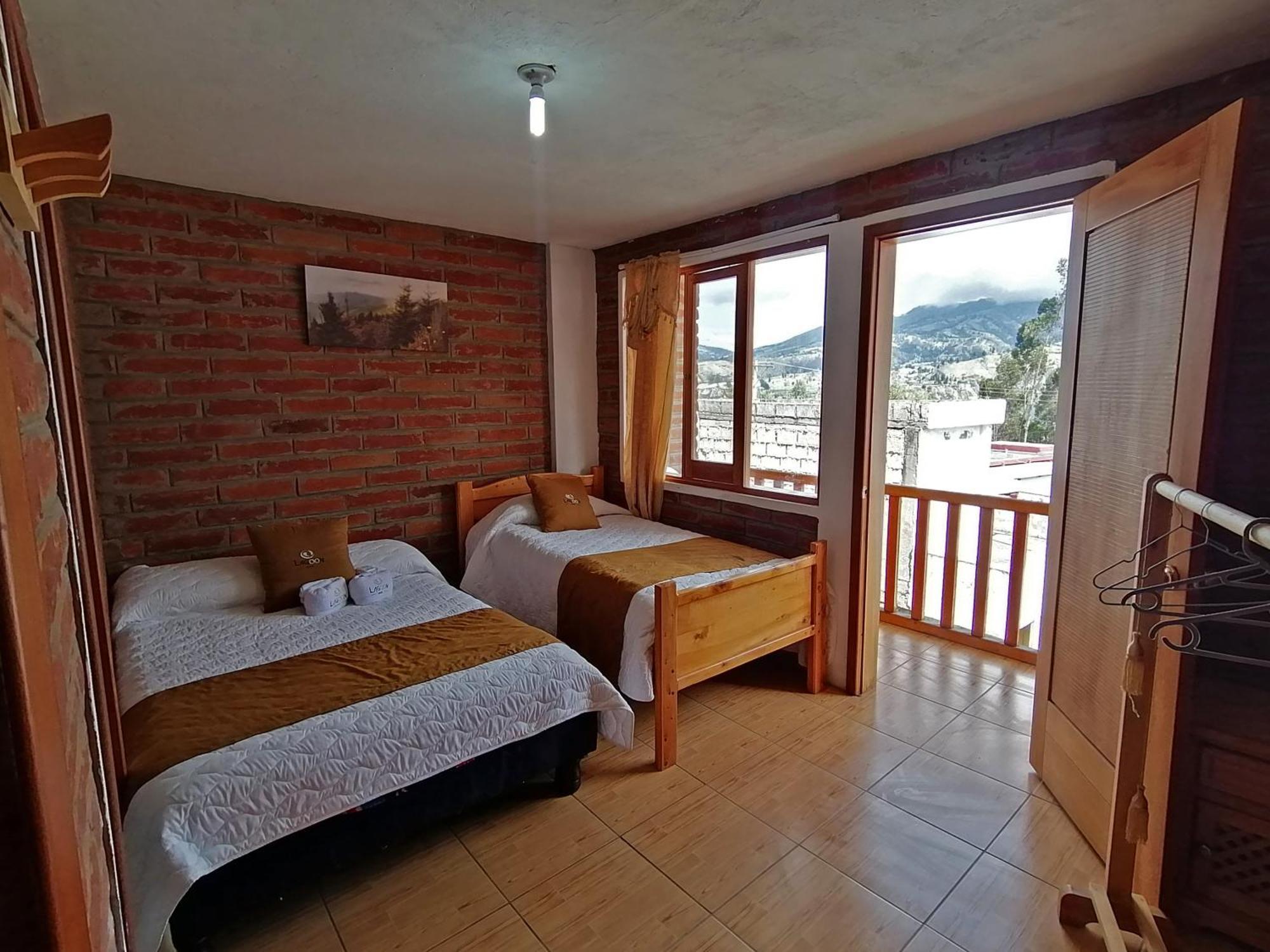 Lagoon Hotel Chugchilán Exteriör bild