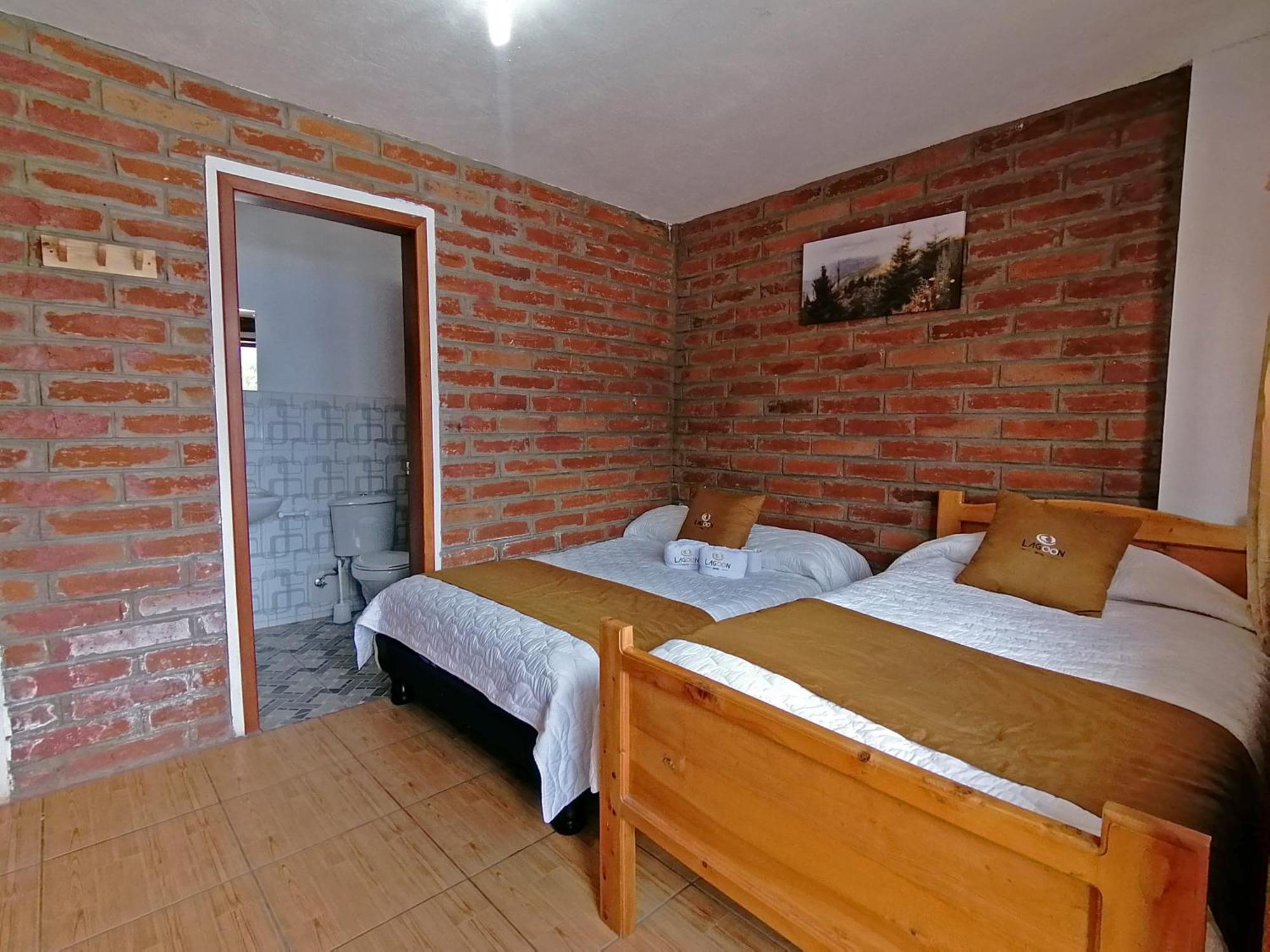 Lagoon Hotel Chugchilán Exteriör bild